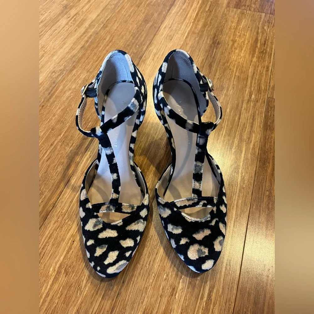 Anthropologie Blue and Gold/Tan Abstract Velvet Heels - Picture 2 of 8